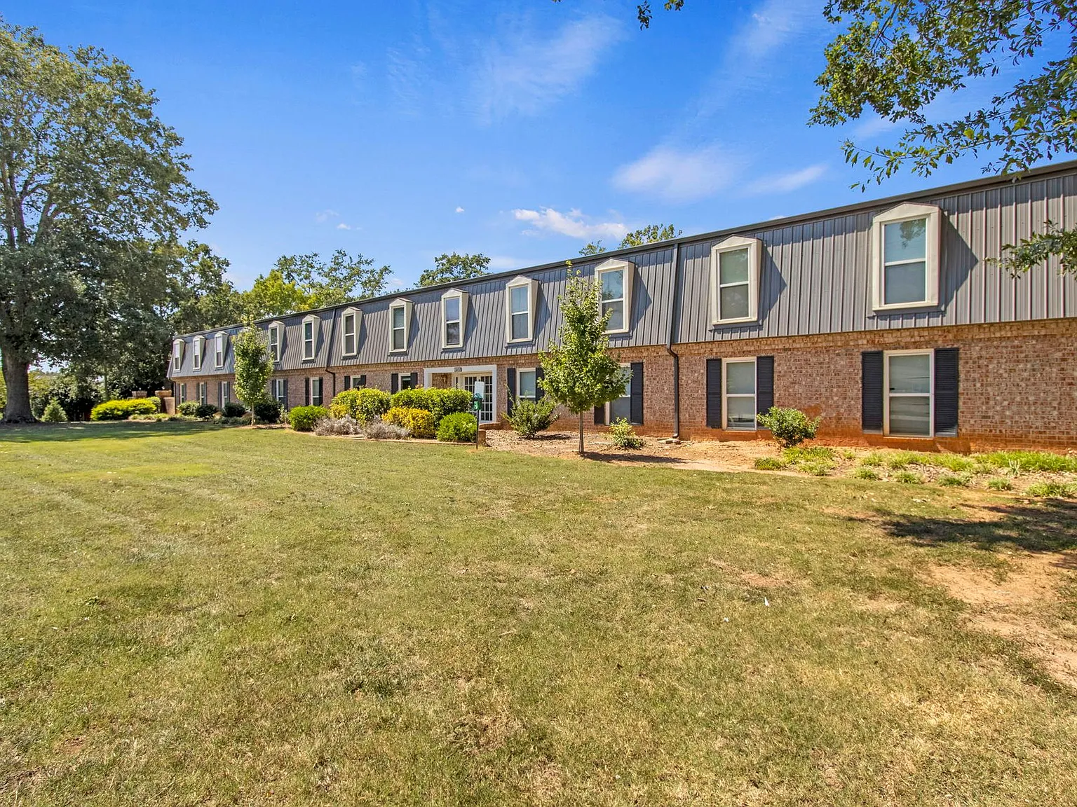 Hickory Ridge Apartments — Photo 3
