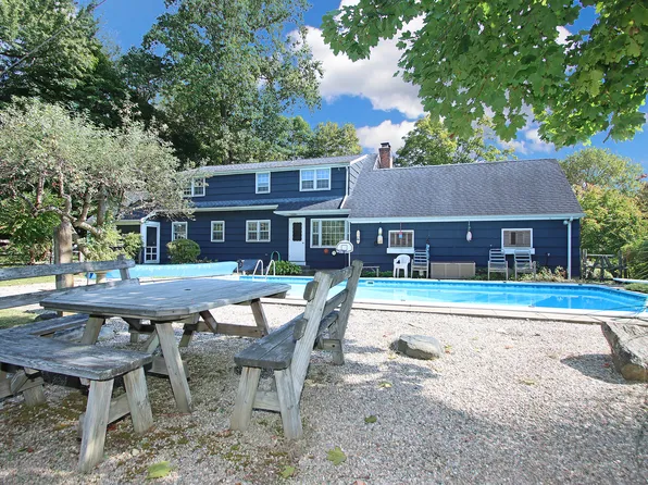 8 Taunton Lake Drive, Newtown, CT 06470