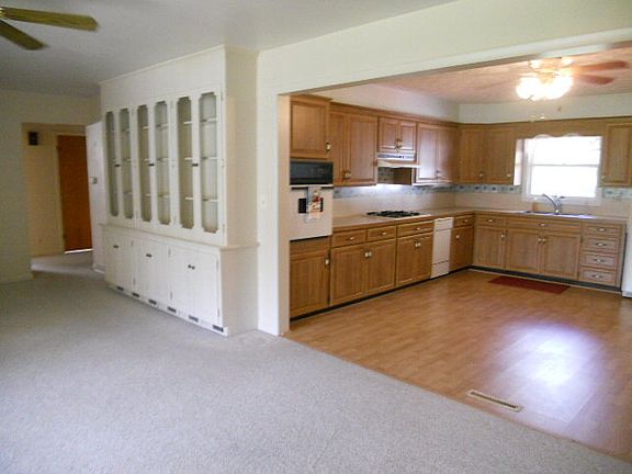 4th image of 761 Forest Lawn Dr
