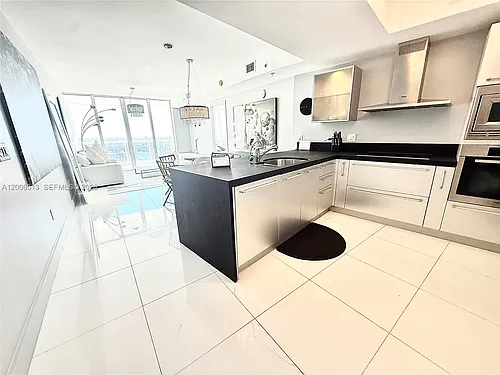 18201 Collins Ave Photo 1