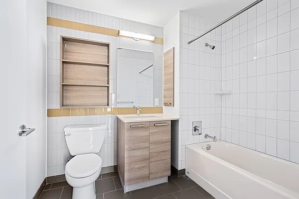 Rented by Lisa Management | media 22