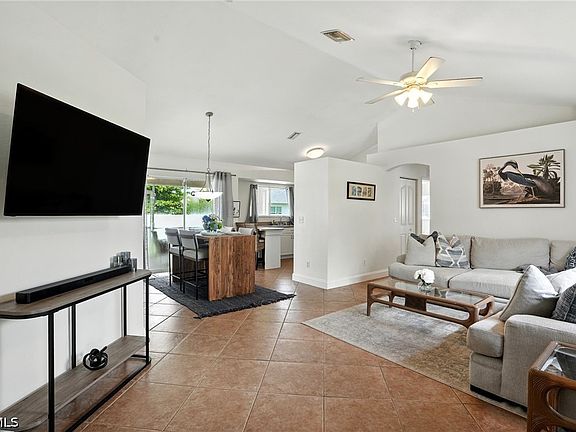 4th image of 1125 SW 44th Ter