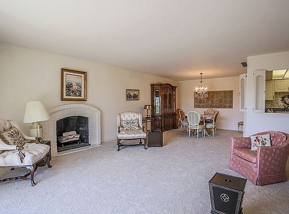 4th image of 1 Oak Brook Club Dr #30