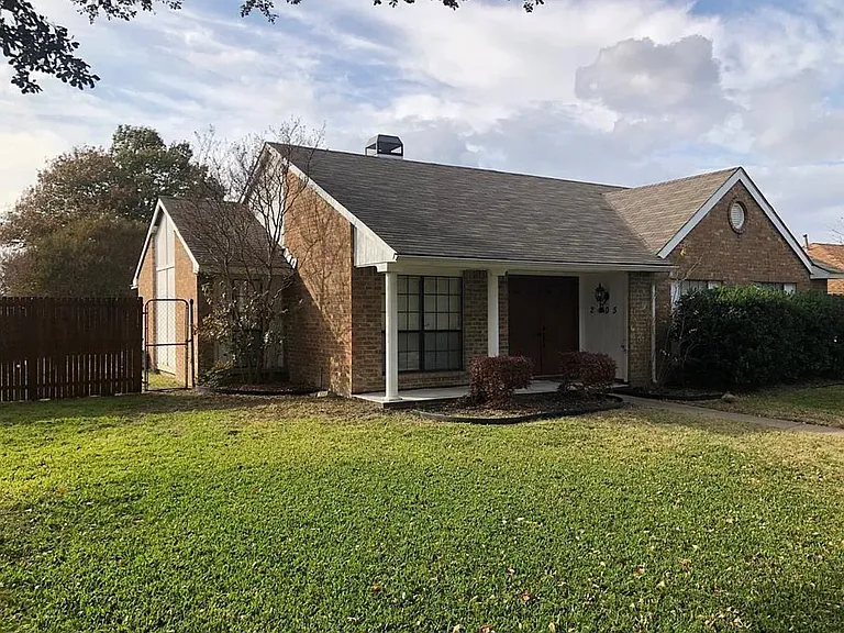 2405 Ables Dr — Photo 1