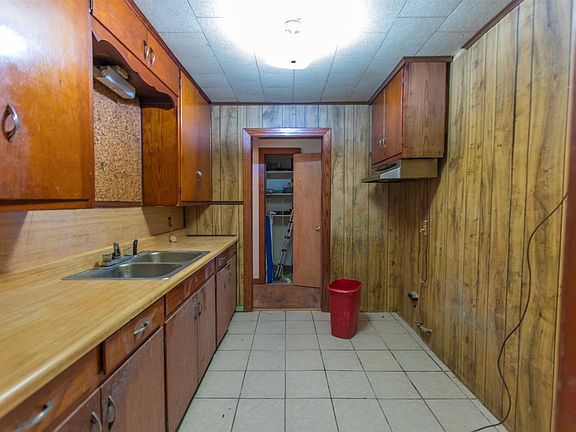 4th image of 803 Avenue D