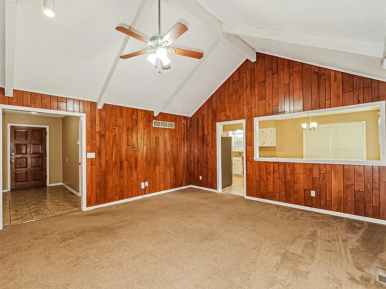 9004 Arlington Ct — Photo 10