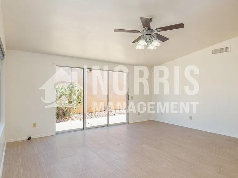 2542 N La Escondida Cir — Photo 4