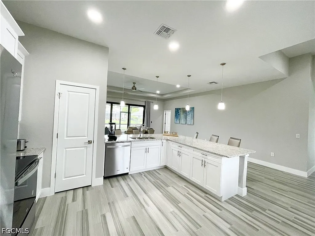 4 bed, 2.0 bath, 1789 sqft, $2,700 — Photo 3