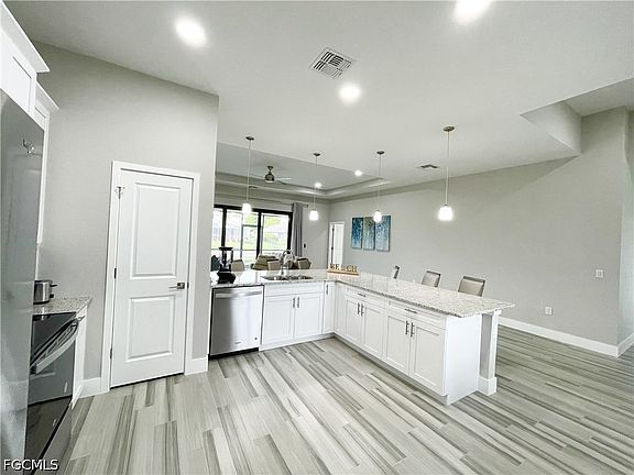 3rd image of 812 SW 8th Pl