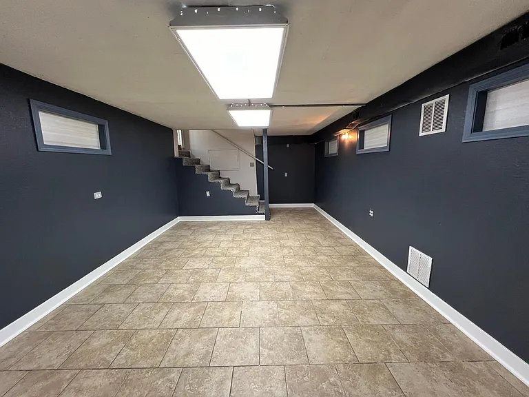 141 S Custer Ave — Photo 9