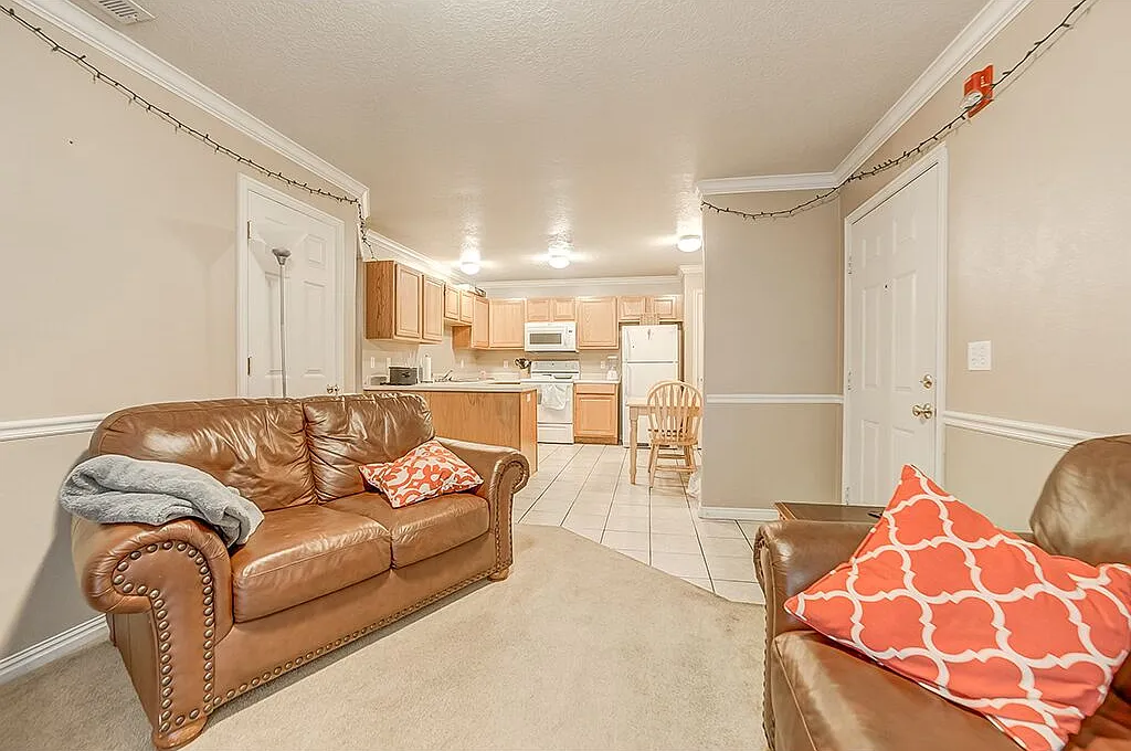 4 bed, 1056 sqft, $539 — Photo 3