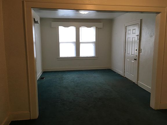 5th image of 2688 Harvey Ave