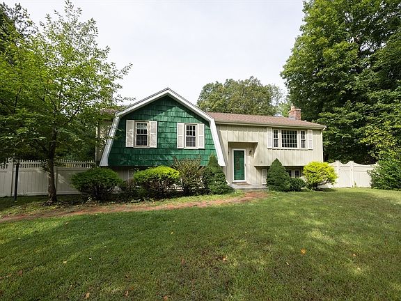 3rd image of 23 Lexington Ln