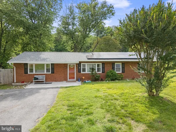 9415 Castle Dr, Upper Marlboro, MD 20772