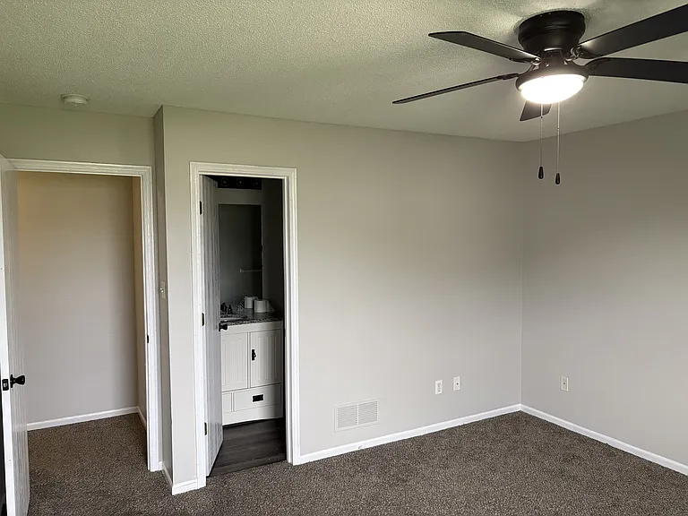 1282 NW Phelps Ct — Photo 10