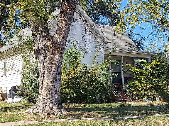 3rd image of 505 N English Ave