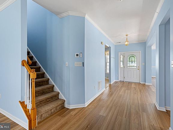 3rd image of 18 Springmill Dr