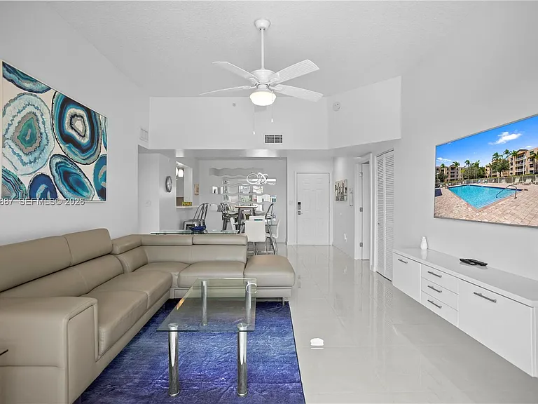 529 E Sheridan St #307 — Photo 12