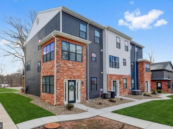 161 High Pointe Dr, Hummelstown, PA 17036