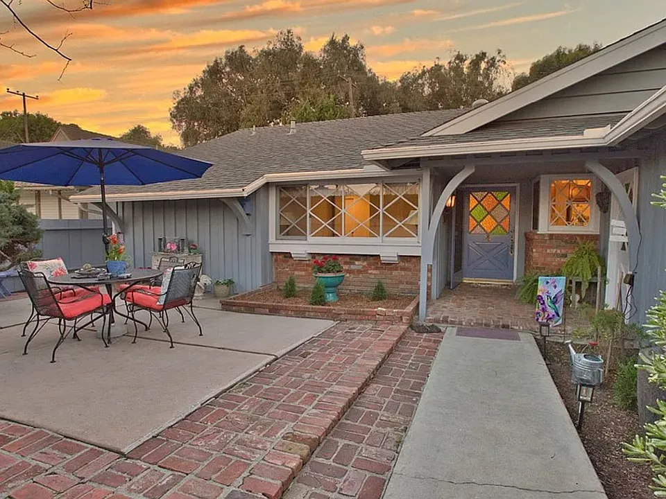 16711 Greenview Ln