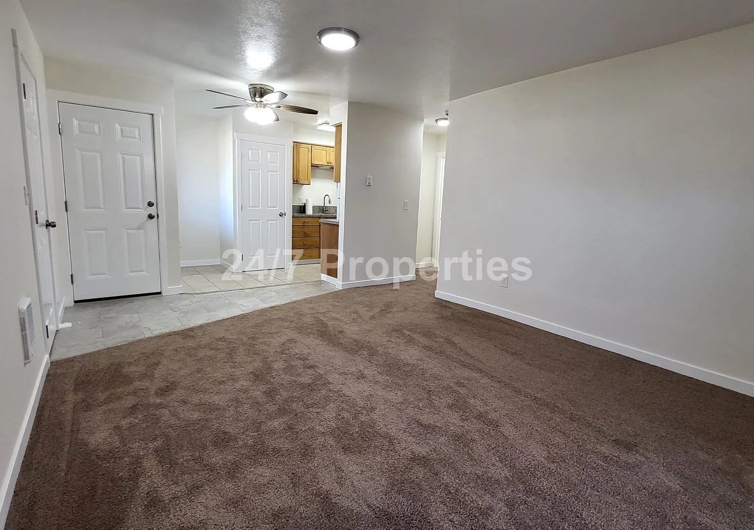Updated 1 BD | 1 BA Apartment - Sandy — Photo 1