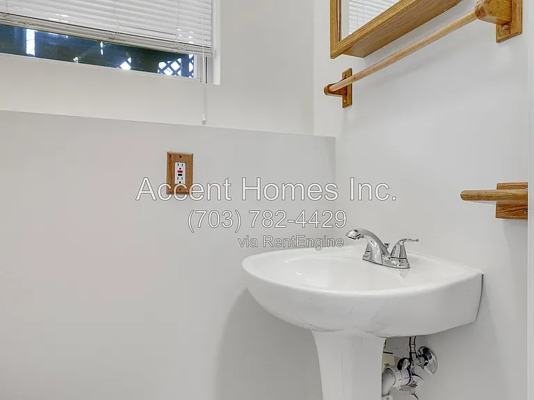 21217 Millwood Sq — Photo 46