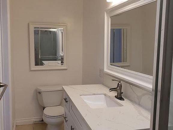 4th image of 858 S Gramercy Pl #1/2