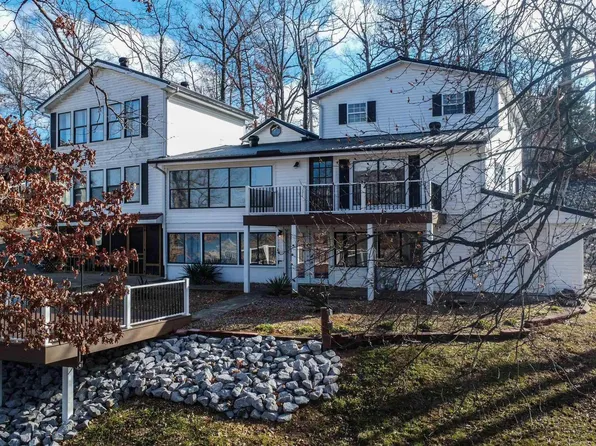 245 Castle Dr, Gilbertsville, KY 42044