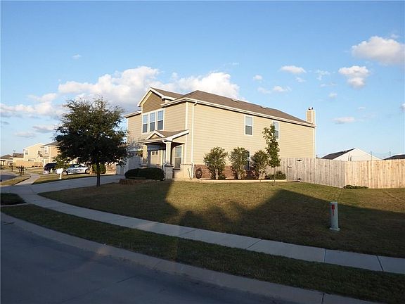4th image of 1621 Village Park Trl