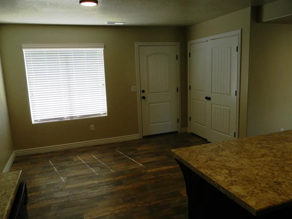 1656 W Harding Ave — Photo 4