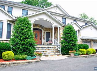 27 Toms Lake Rd, Wayne, NJ 07470