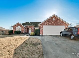 221 Coopers Way, Centerton, AR 72719