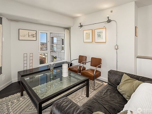 5th image of 121 Vine Street #2506
