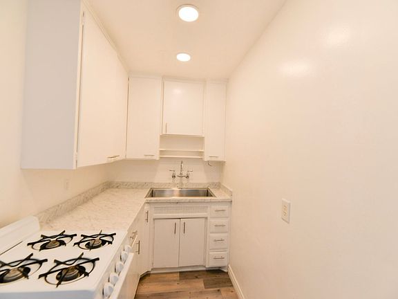 5th image of 217 Avenida Cabrillo APT A