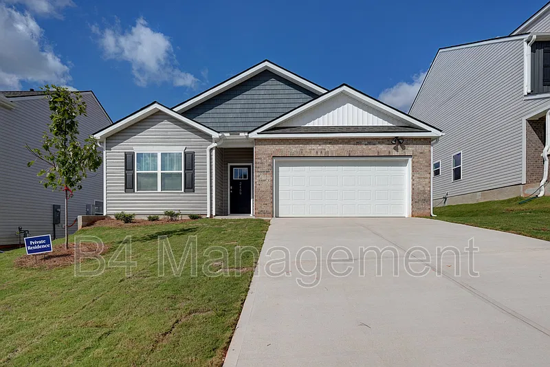 4 bed, 2.0 bath, 1764 sqft, $2,300 — Photo 2