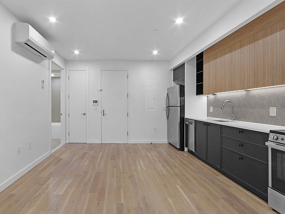 3rd image of 567 Ocean Pkwy APT 4D