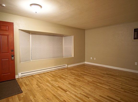 2nd image of 822 NE Spitzenburg St