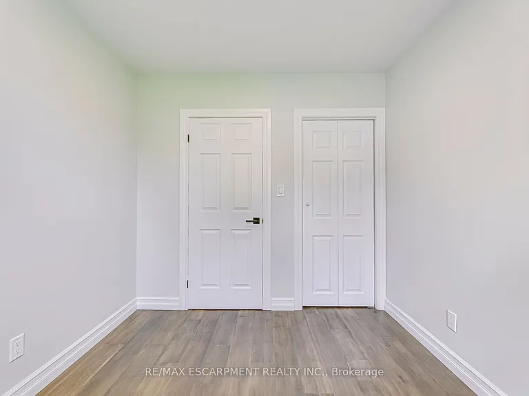 356 Dunlop Cres — Photo 21