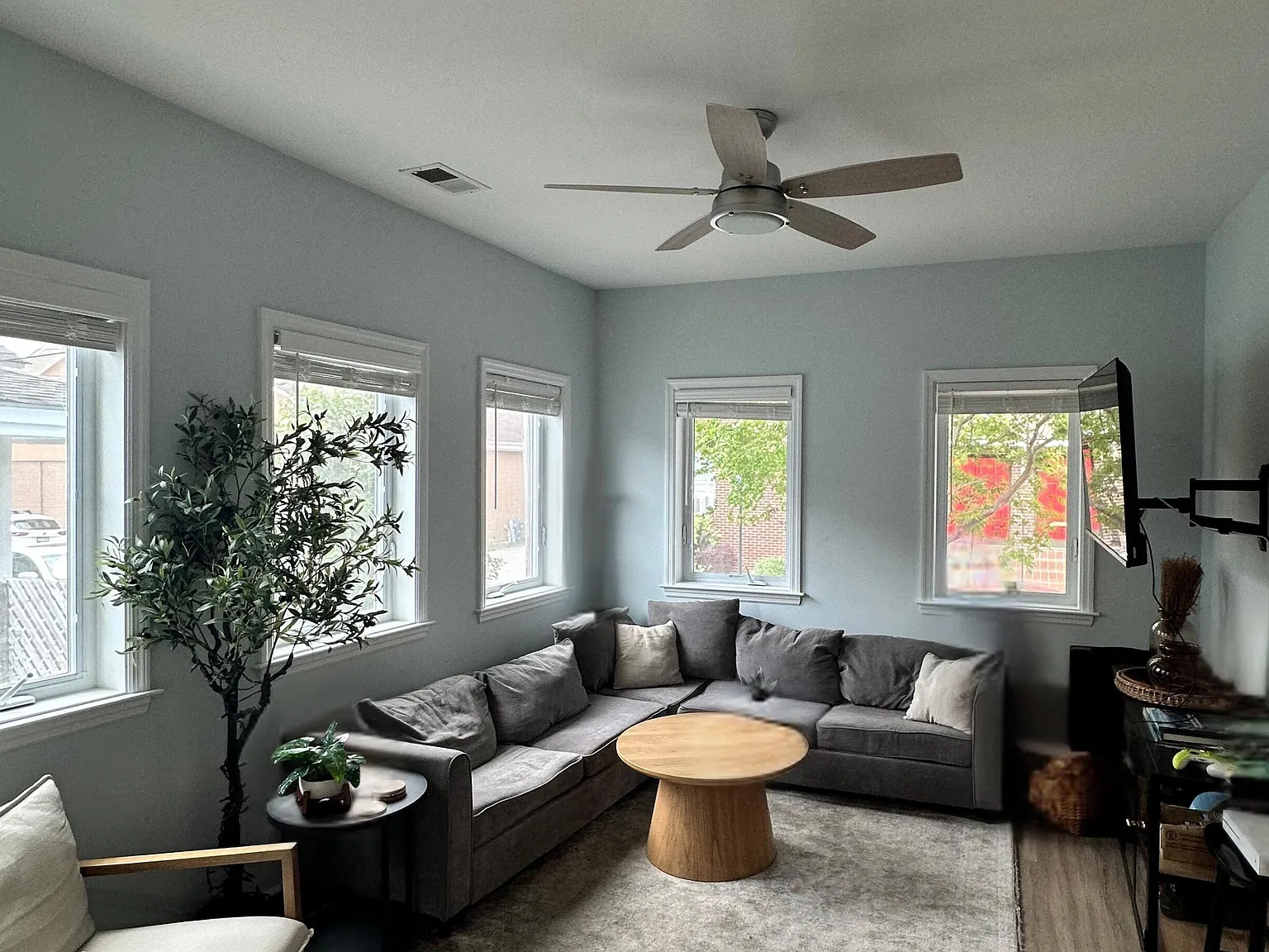 3 bed, 2.5 bath, 1337 sqft, $4,200 — Photo 4