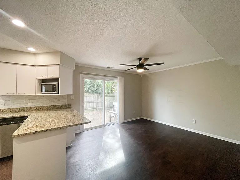 916 Appleby Ct — Photo 15