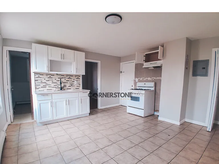 549 Summer St — Photo 4