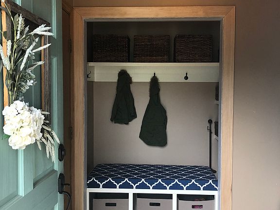 Custom entryway bench