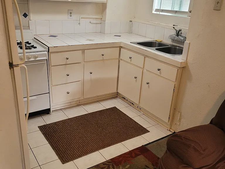1227 Oak Grove Dr #1 — Photo 4