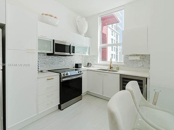 5th image of 133 NE 2nd Ave APT 512