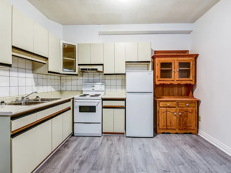1033 Saint Clair Ave W #1 — Photo 5