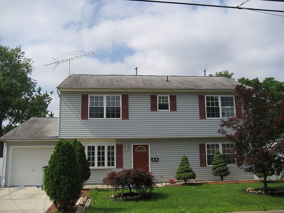 2nd image of 27 Brookville Rd