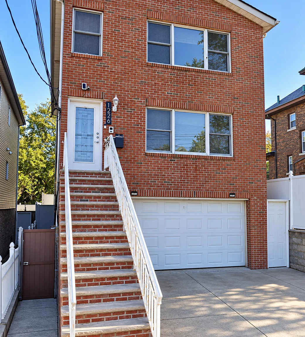 3 bed, $3,000 — Photo 1