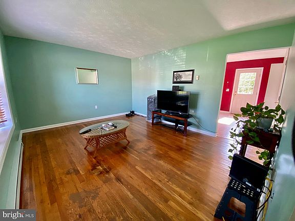 5th image of 401 Buckingham Dr