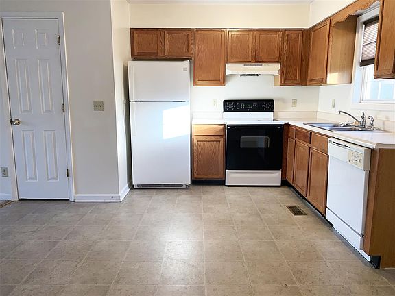 3rd image of 2215 Reservoir St