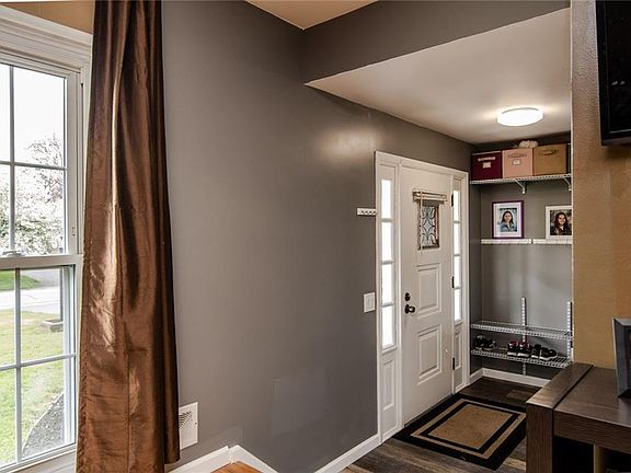 3rd image of 68 Sweet Briar Knl